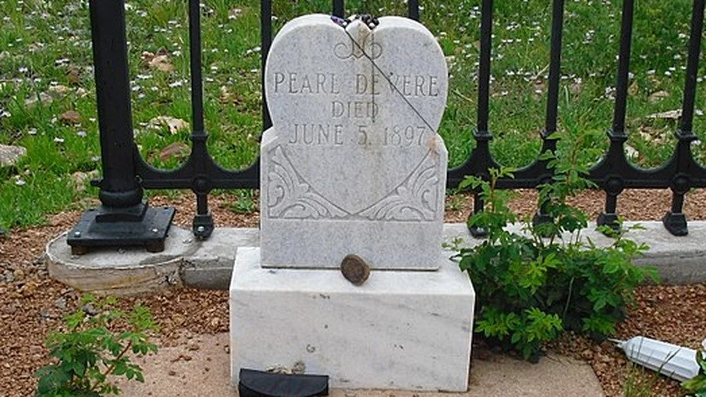Tombe de Pearl DeVere