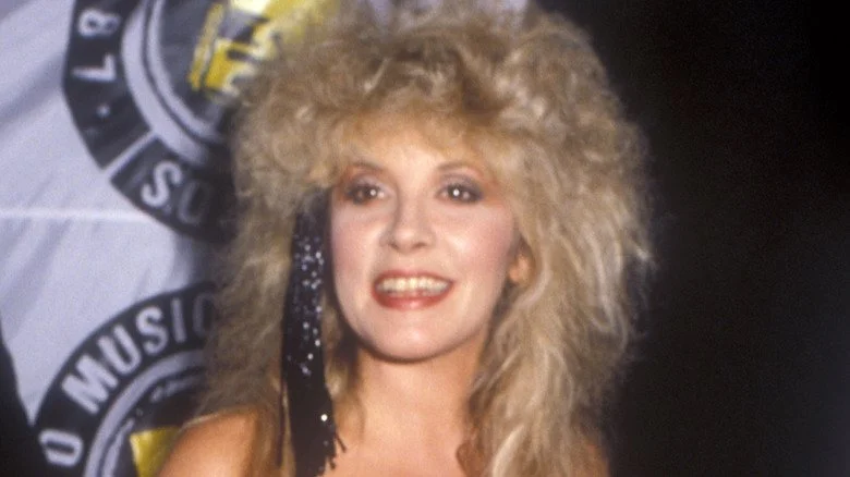 Stevie Nicks avec une coiffure volumineuse aux MTV VMAs 1987