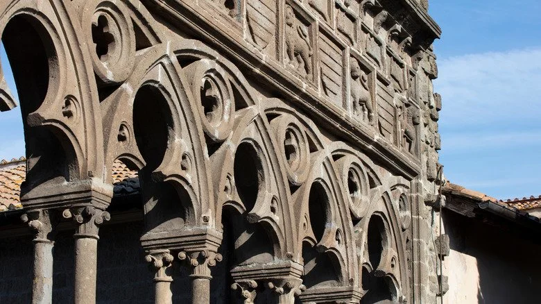 Façade extérieure du palais papal à Viterbo