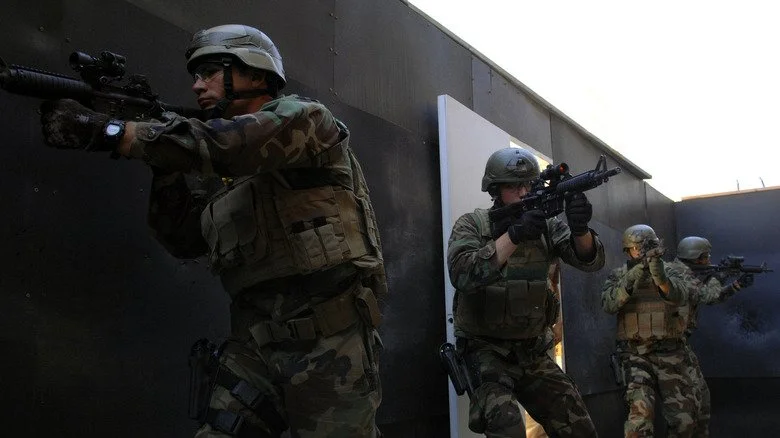 Soldats s'entraînant pour une mission