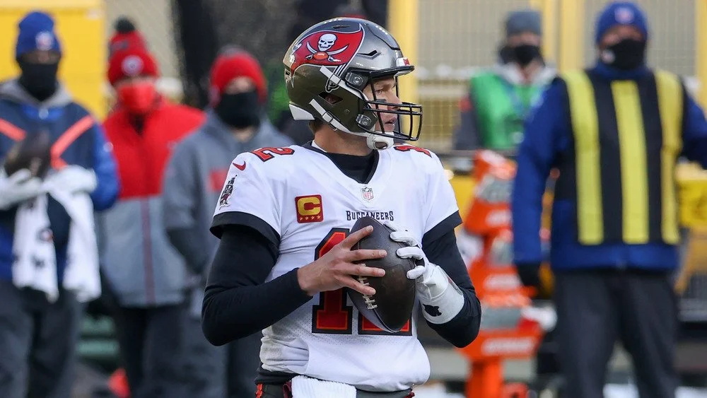 Tom Brady avec un ballon de football