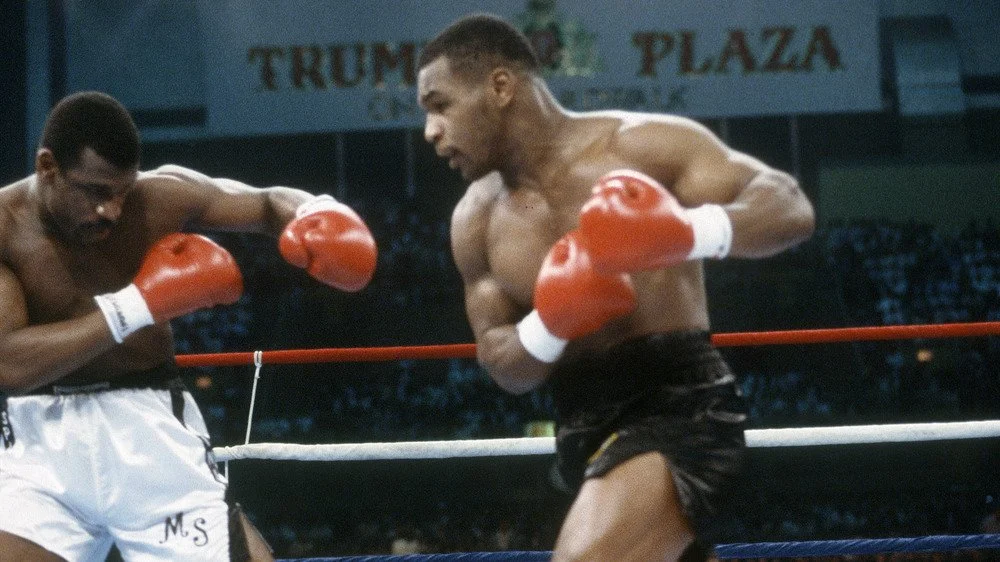 Michael Spinks et Mike Tyson en pleine confrontation