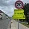Panneau de limitation de vitesse à 20 km/h dans une ville de l’Oise