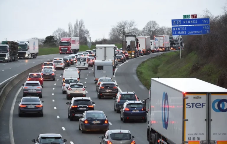 Accident mortel sur l&rsquo;A81 : Quatre morts et onze blessés en Sarthe