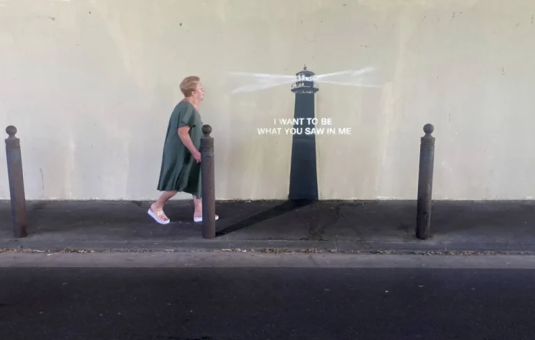 Banksy à Marseille : Son œuvre protégée par du plexiglas