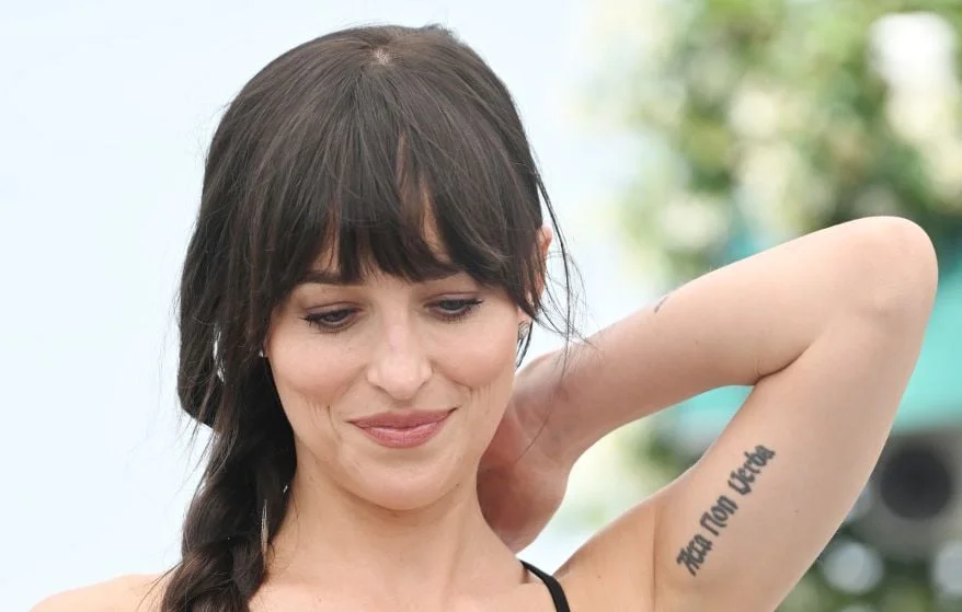 Dakota Johnson envoie des crottes de gorille pour venger une amie