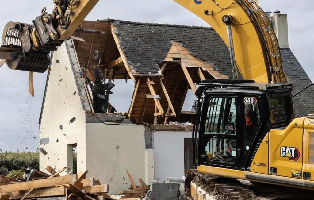Démolition de maisons en Bretagne face à la montée des eaux