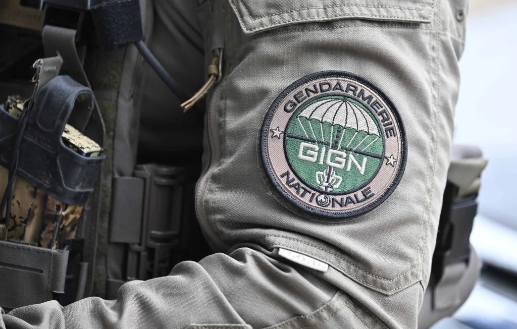 Drame au Var : Un homme tue son voisin et diffuse des vidéos racistes