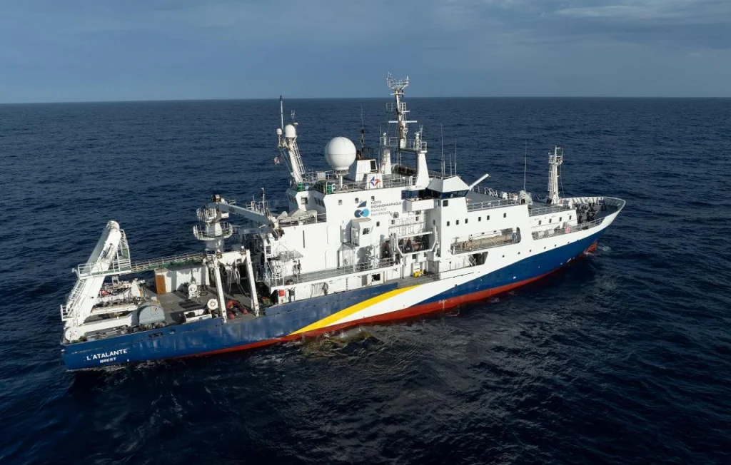 Étude des déchets radioactifs immergés dans l'Atlantique par la France