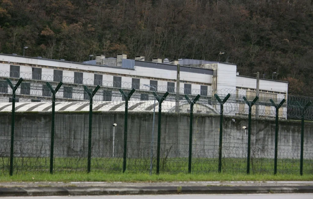 Évasion d'un détenu à Grenoble : opération de recherche en cours