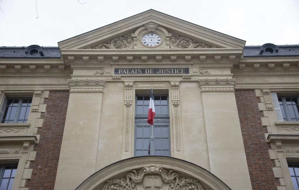Évasion spectaculaire d'un homme jugé pour meurtre à Versailles