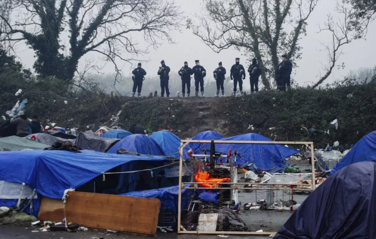 Fusillade mortelle dans un camp de migrants près de Dunkerque