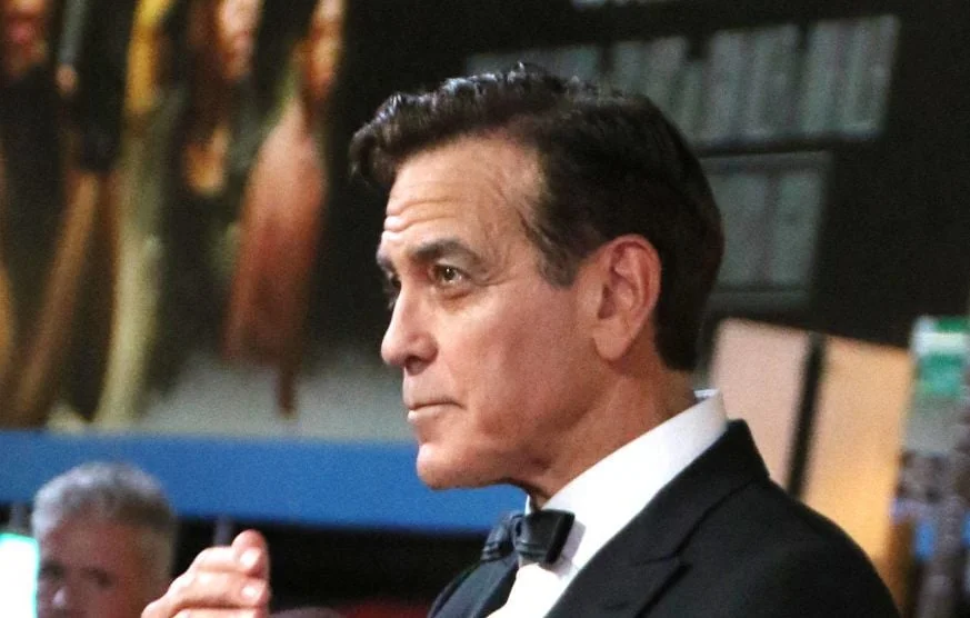 George Clooney impatient de retrouver ses cheveux gris à Broadway