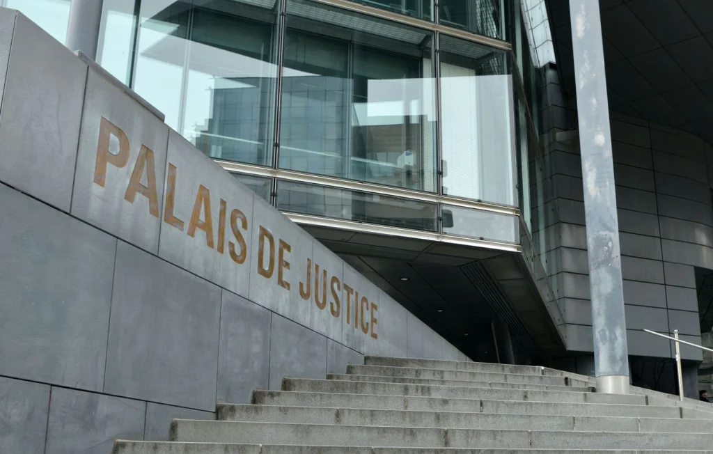 Grenoble : Un conducteur jugé après avoir blessé une famille