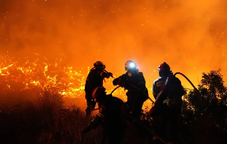 Incendie à Chios : État d&rsquo;urgence face à la menace des flammes