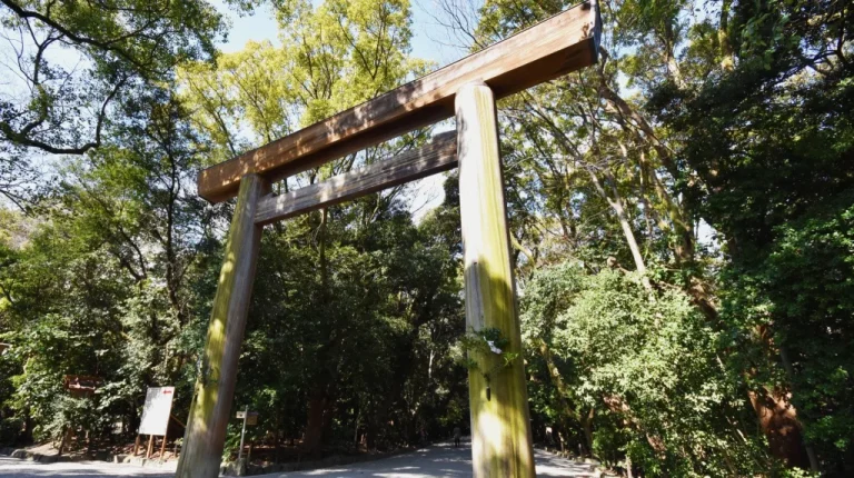 La Légendaire Épée Kusanagi-No-Tsurugi : Mythe ou Réalité ?