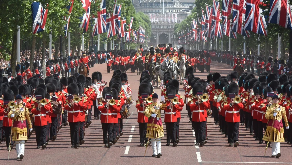 La signification du salut au canon au Trooping the Colour
