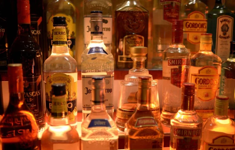 Les Français boivent moins d&rsquo;alcools forts en 2024
