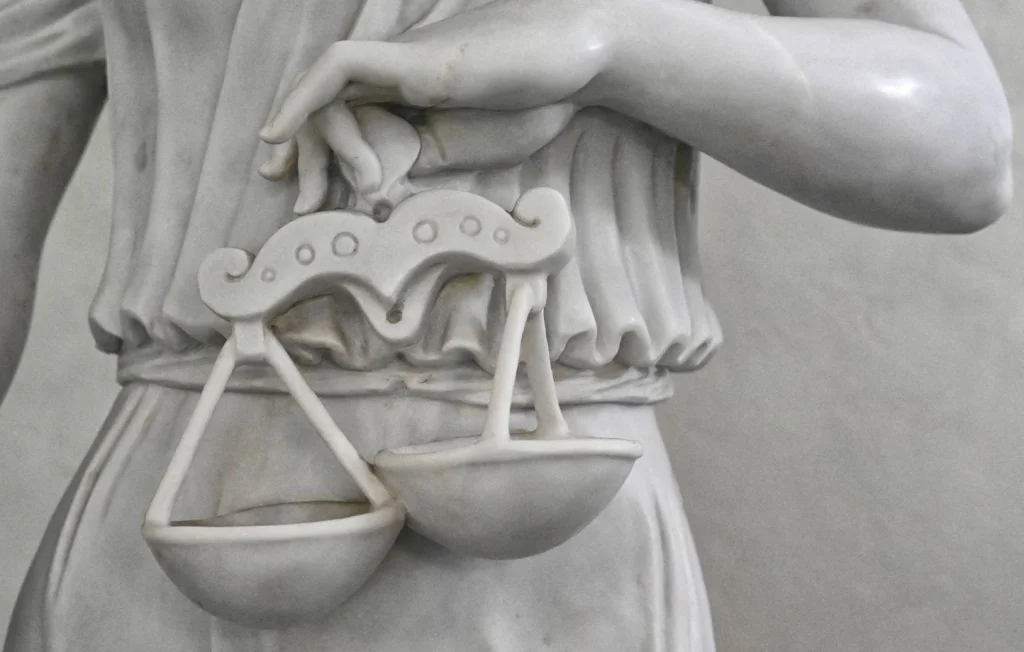 Licenciée pour un vol de 30 euros, elle obtient 8.000 euros