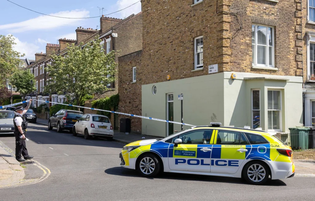 Licenciement de policiers après fouille à nu injustifiée au Royaume-Uni