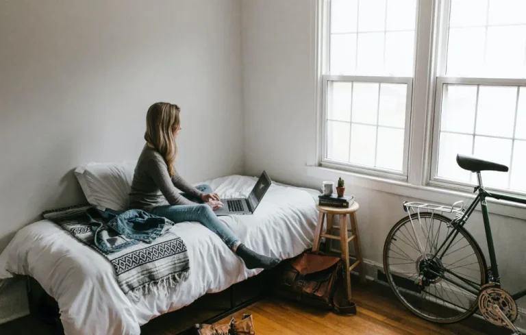 Logement étudiant : démarches à suivre pour conserver l&rsquo;APL cet été