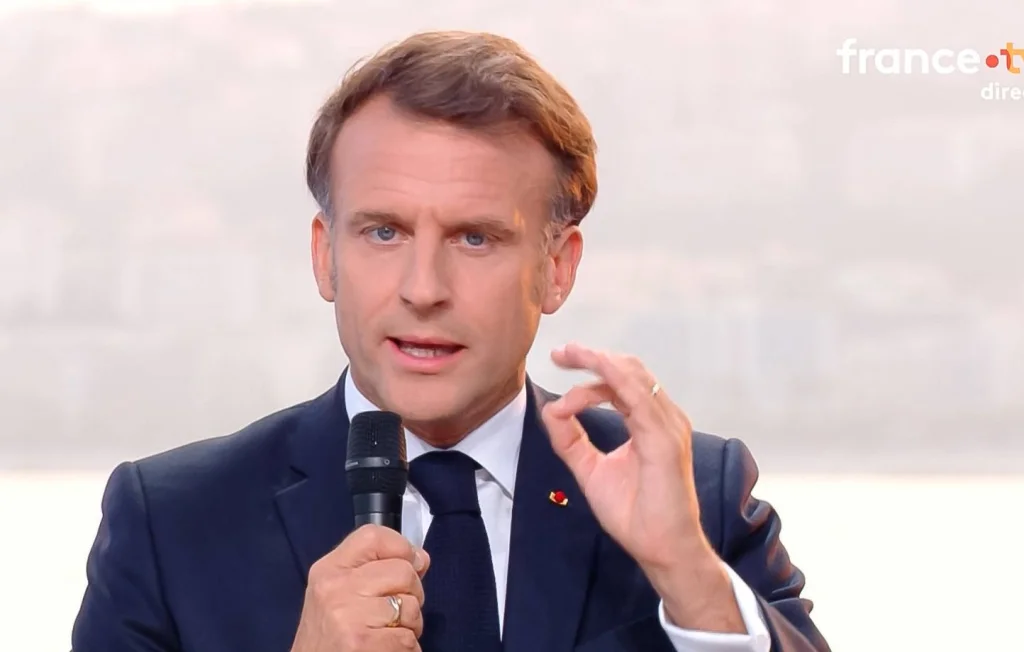 Macron défend son bilan écologique et critique des reculs en France