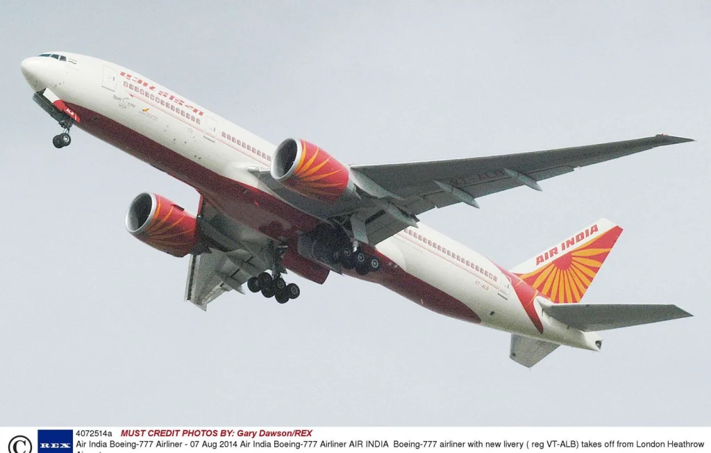 Nausées à bord d'un vol Air India : enquête en cours