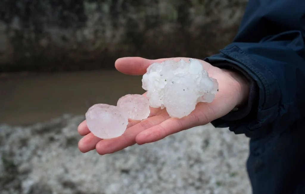 Orages : La taille des grêlons inquiète la France