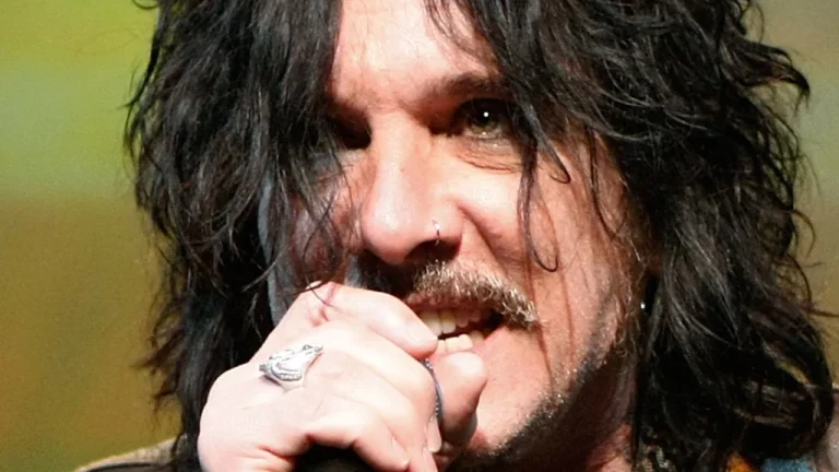 Pourquoi Mötley Crüe a renvoyé John Corabi : les vérités révélées