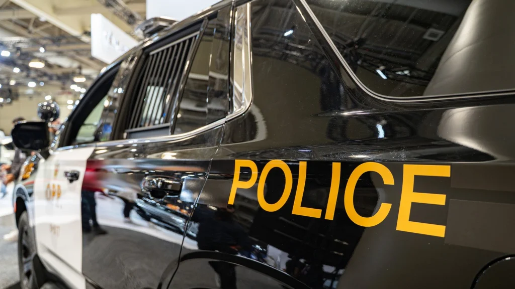 Pourquoi la police est-elle appelée les 5-0 ?