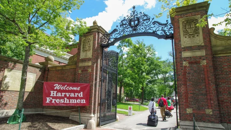 Pourquoi le taux d&rsquo;admission à Harvard est si faible en 2025