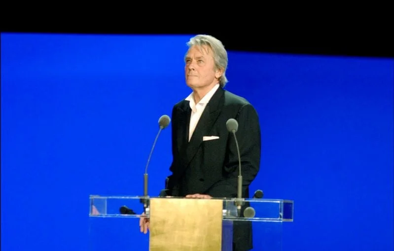 Relance de la recherche de paternité envers Alain Delon par Ari Boulogne