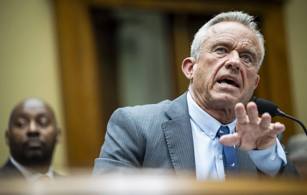 Réunion controversée sur les vaccins aux États-Unis : tensions croissantes