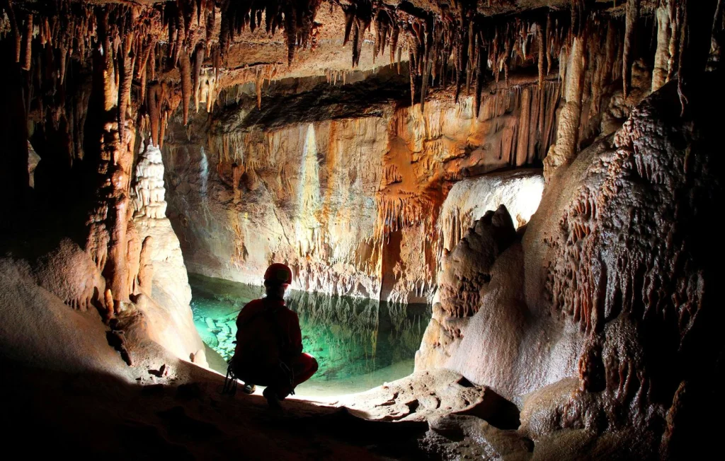 Sauvetage réussi de trois spéléologues en Isère