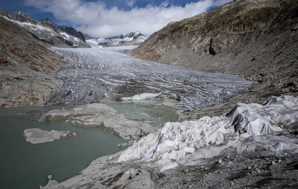Savoie : Pralognan face à un lac glacière menaçant