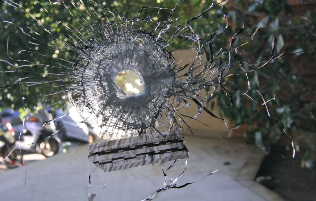 Tirs d'Armes à Échirolles : Inquiétude dans les Écoles