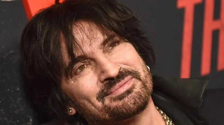 Tommy Lee et Sebastian Stan : Relations sur Pam & Tommy