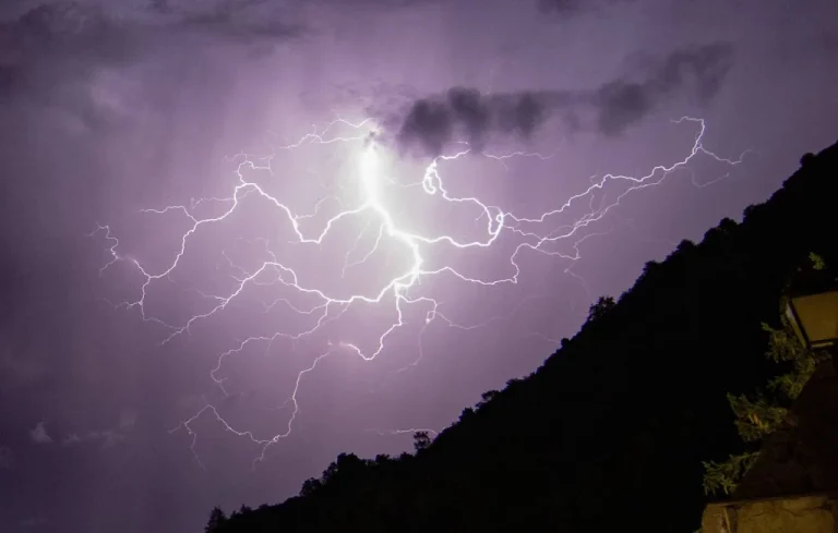 Toulouse : Superbolts d&rsquo;éclairs réveillent la ville en pleine nuit