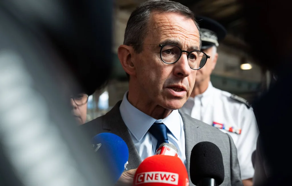 Un adolescent arrêté pour projets d'attentats au nom de Daesh