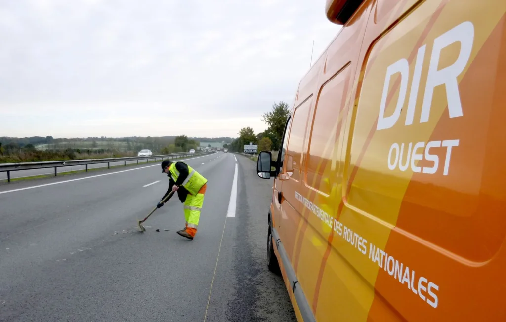 Un agent des routes de 24 ans meurt percuté dans l'Eure