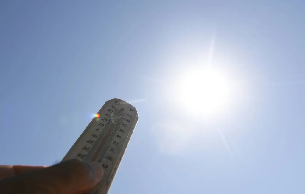 Un père ivre laisse sa fille mourir de chaleur en voiture aux USA