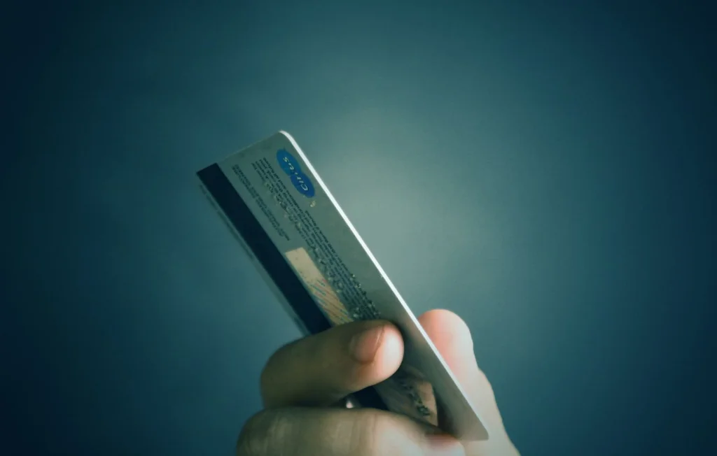 Une mère en Californie verse par erreur 5.000 dollars de pourboire