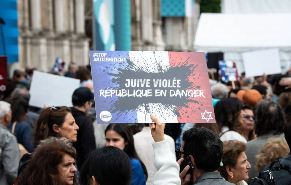 Viol antisémite à Courbevoie : 9 et 7 ans de prison pour deux mineurs