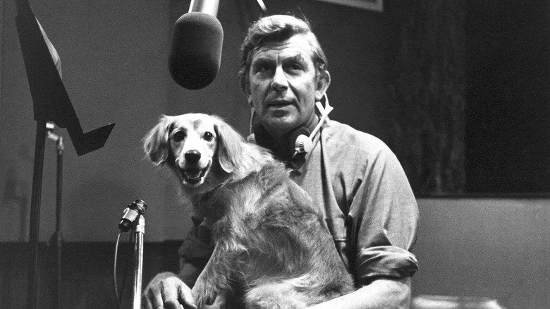 Andy Griffith dans un studio d'enregistrement