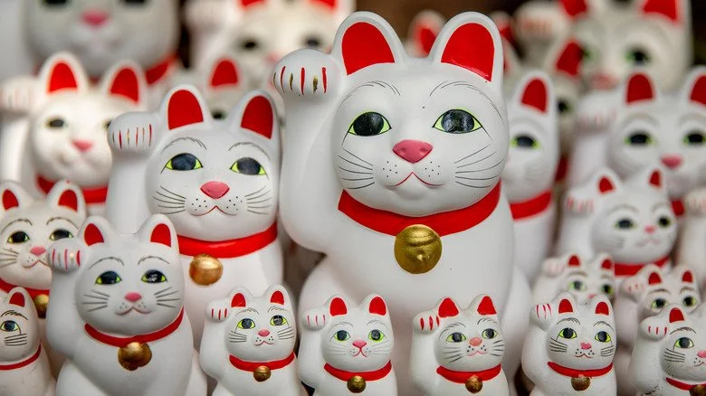 Statues de chat porte-bonheur