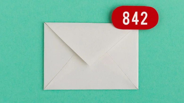 Lettre sur fond vert