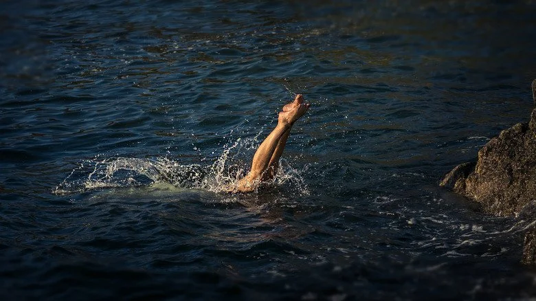 Plongeon en tenue d'Adam