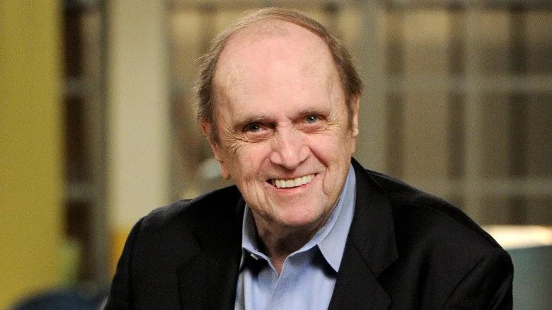 Bob Newhart souriant face à la caméra