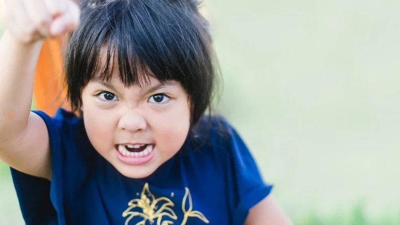 Enfant faisant une crise de colère