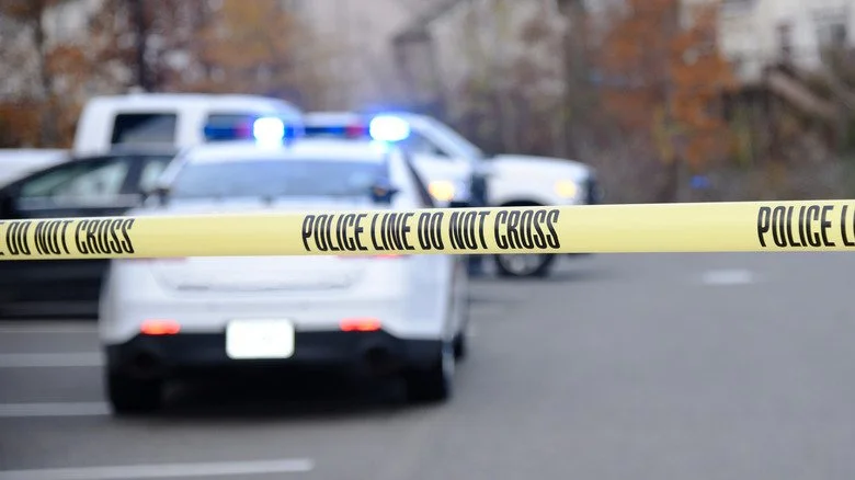 Ruban de police et autorités